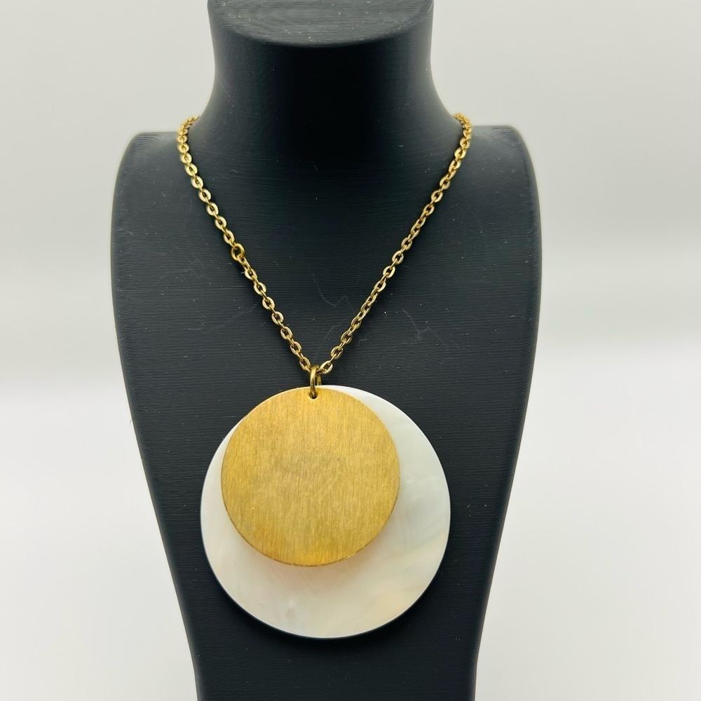 Vintage NY Goldtone Mother of Pearl Layered Pendant Necklace